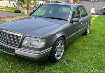 Mercedes-Benz 200 219.000 km 7.900 &euro; Duisburg 47137