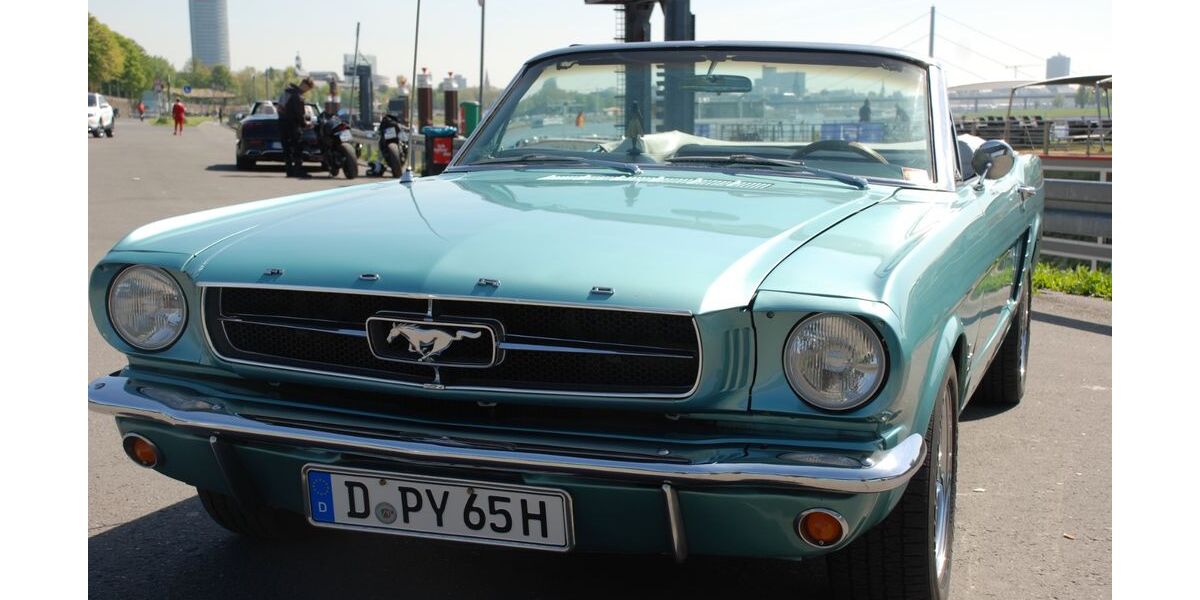 Ford Mustang 102.053 km 39.000 &euro; Düsseldorf 40237
