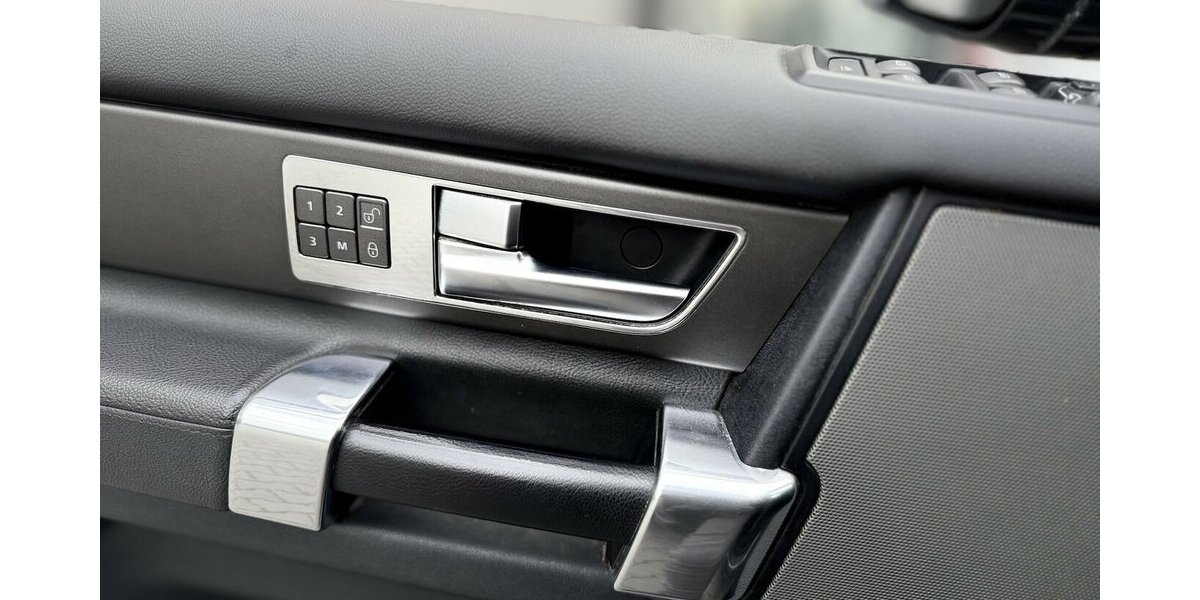 Land Rover Discovery SDV6 / HSE / Kamera / Pano / 7 Sitze 199.000 km 19.890 &euro; Mönchengladbach 41066