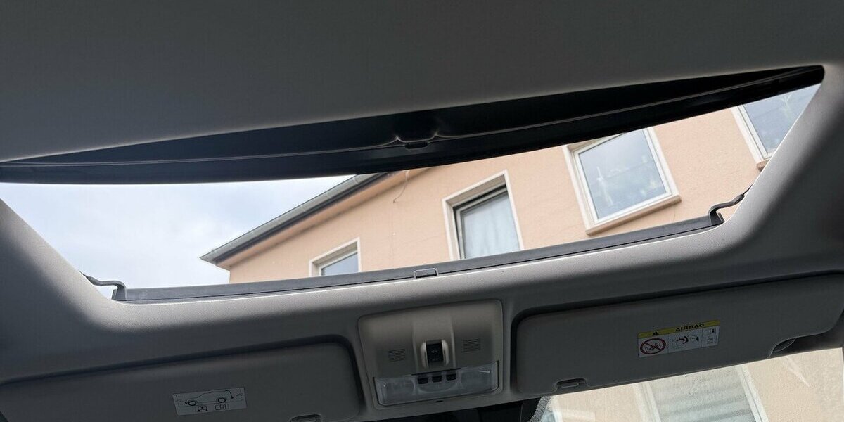 Land Rover Discovery SDV6 / HSE / Kamera / Pano / 7 Sitze 199.000 km 19.890 &euro; Mönchengladbach 41066