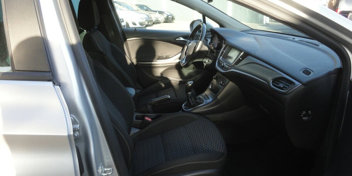 Opel Astra Edition 1,4 Klimatr. SHZ PDC Allwetter Top 90.000 km 8.990 &euro; Neuss 41462