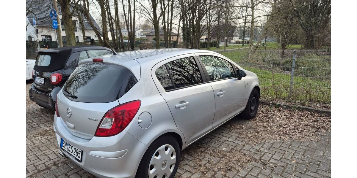Opel Corsa 147.000 km 2.950 &euro; Düsseldorf 40231