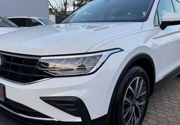 VW Tiguan 104.900 km 22.950 &euro; Mönchengladbach 41236