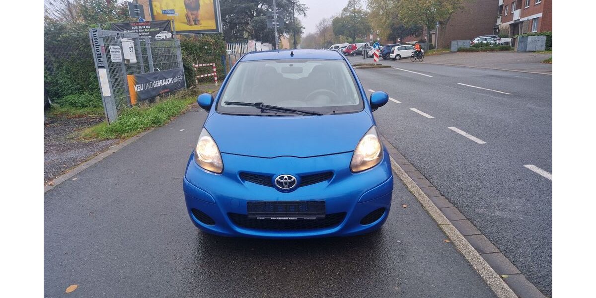 Toyota Aygo (X) 129.520 km 2.999 &euro; Düsseldorf 40549
