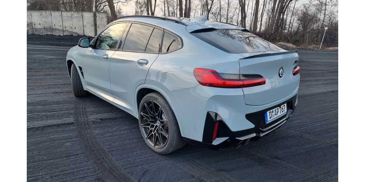 BMW X4 M 6.600 km 71.900 &euro; Düsseldorf 40597