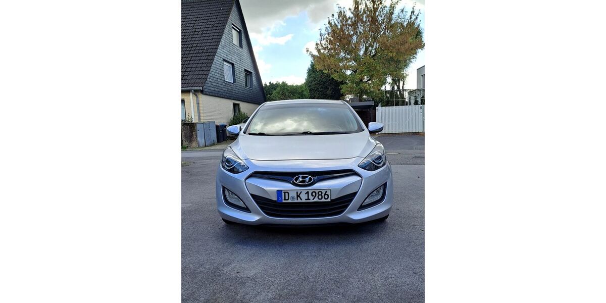 Hyundai i30 99.915 km 6.800 &euro; Düsseldorf 40627