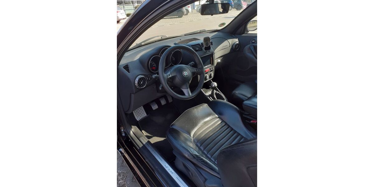 Alfa Romeo 147 212.500 km 14.800 &euro; Duisburg 47057