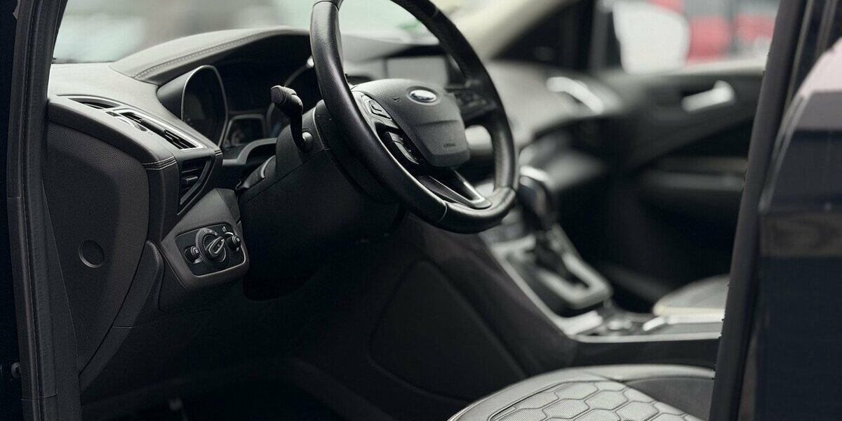 Ford Kuga Vignale / Panorama / Kamera / Keyless GO 34.000 km 22.900 &euro; Mönchengladbach 41066