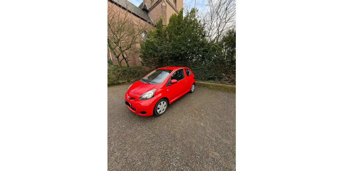 Toyota Aygo (X) 125.000 km 3.399 &euro; Düsseldorf 40476