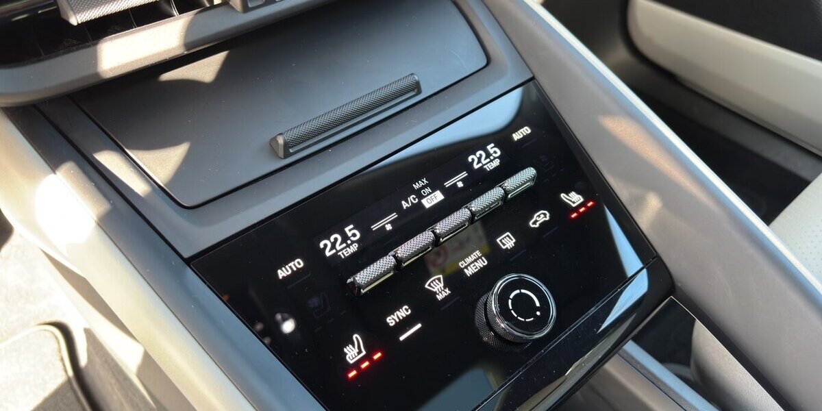 Porsche Macan Electric 4S Bose Pano AHK PASM PDLS+ HA-Lenk 15.287 km 47.500 &euro; Wuppertal 42327