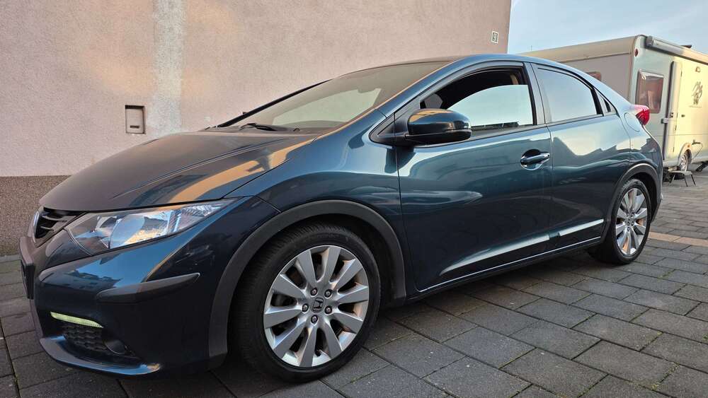 Honda Civic 159.000 km 6.400 &euro; Duisburg 47198
