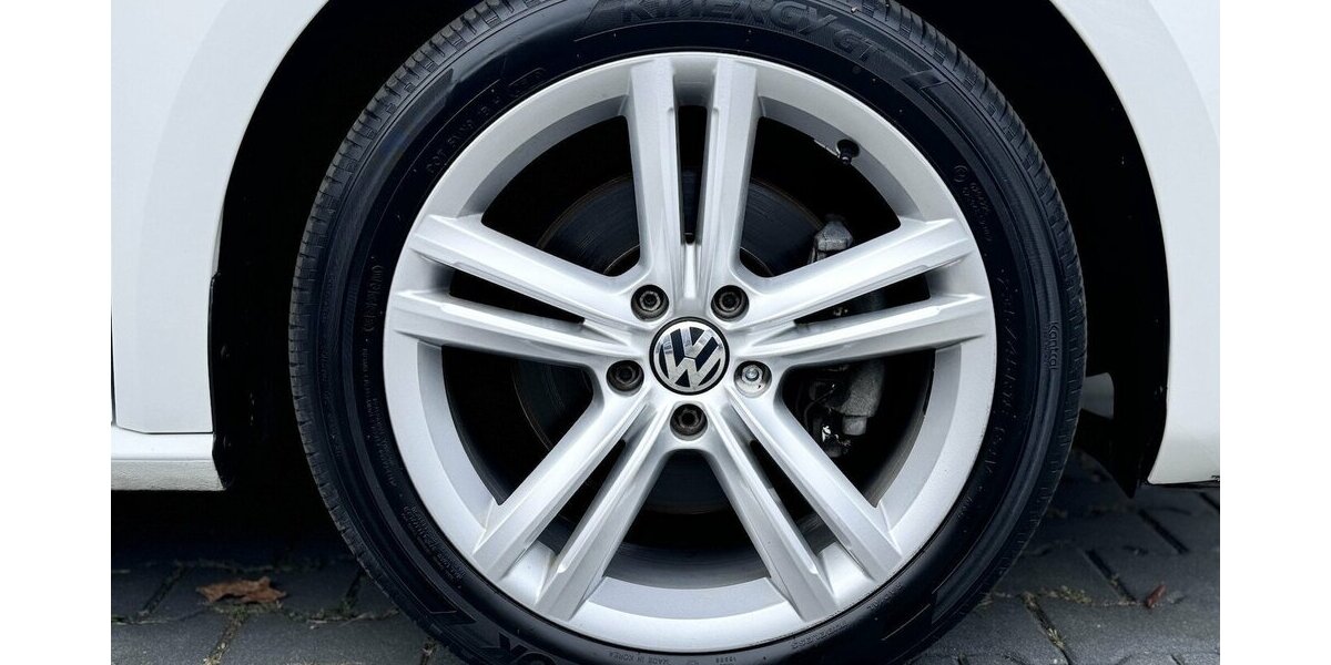 VW Passat 2,0 TDI Highline / Leder / SHD / Keyless 228.000 km 11.390 &euro; Mönchengladbach 41066