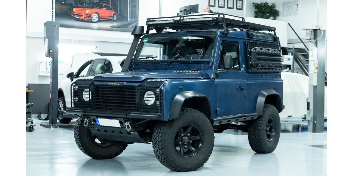 Land Rover Defender 299.280 km 27.890 &euro; Neuss 41470