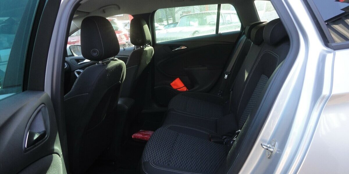 Opel Astra Edition 1,4 Klimatr. SHZ PDC Allwetter Top 90.000 km 8.990 &euro; Neuss 41462