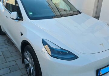 Tesla Model Y 36.666 km 31.700 &euro; Duisburg 47259