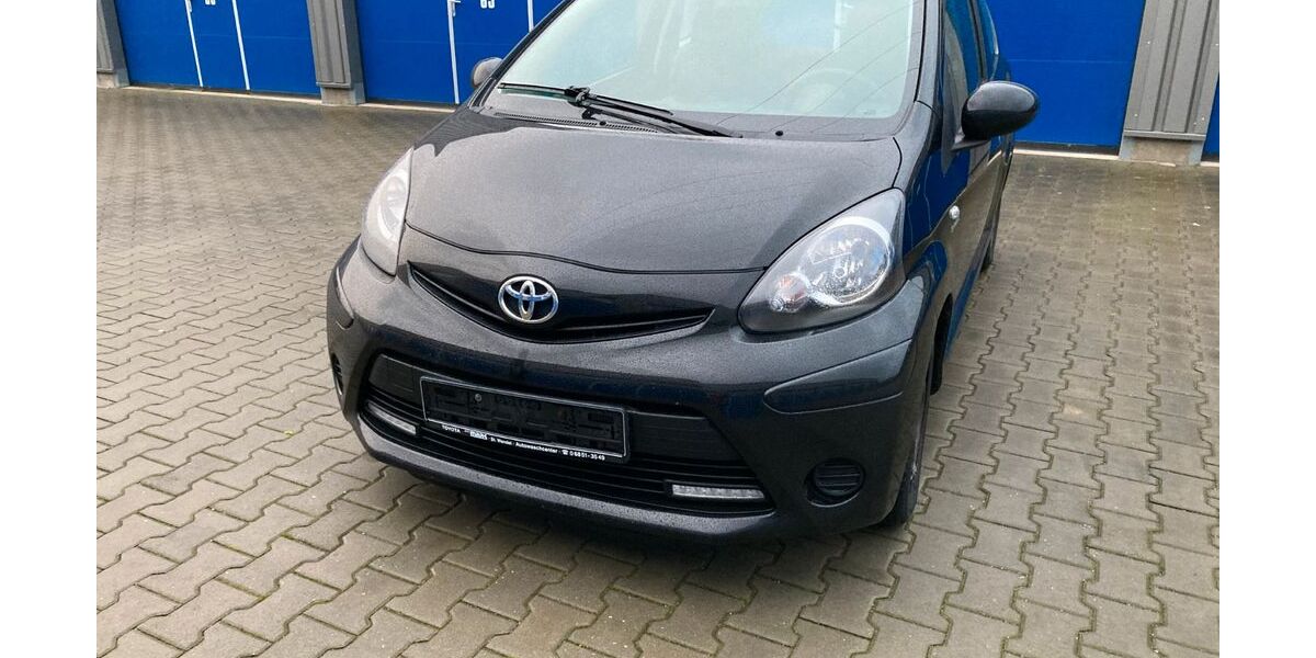 Toyota Aygo (X) 64.500 km 5.700 &euro; Neuss 41462