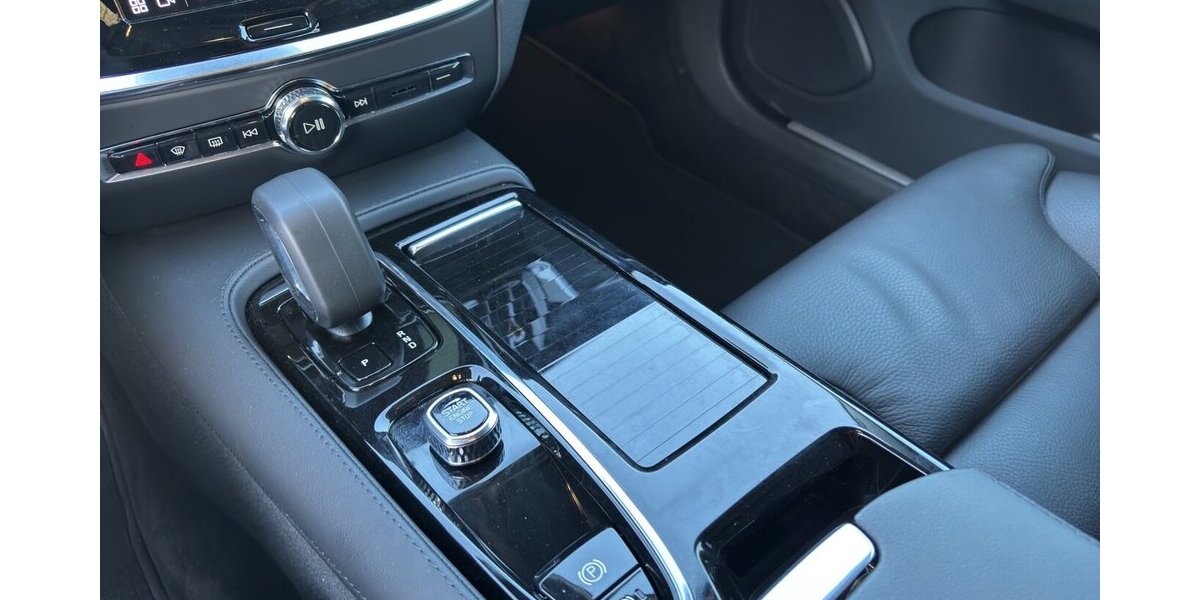 Volvo V60 T8 Plus Dark Hybrid AWD Leder LED AHK 12.629 km 30.900 &euro; Wuppertal 42327