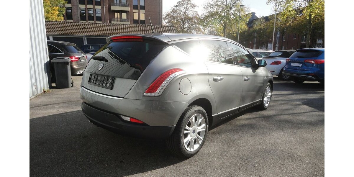 Lancia Delta Oro 1,9d 140 KW HU11/27 Klimatr+Navi+Leder 167.000 km 4.990 &euro; Neuss 41462