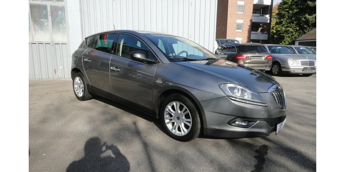 Lancia Delta Oro 1,9d 140 KW HU11/27 Klimatr+Navi+Leder 167.000 km 4.990 &euro; Neuss 41462