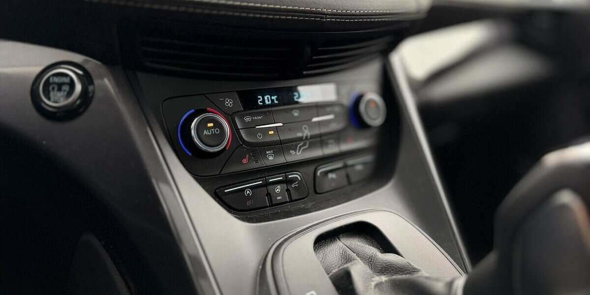 Ford Kuga Vignale / Panorama / Kamera / Keyless GO 34.000 km 22.900 &euro; Mönchengladbach 41066