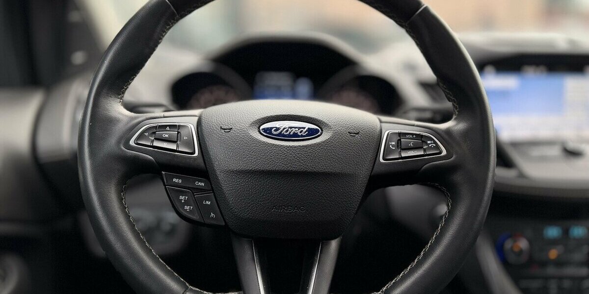 Ford Kuga Vignale / Panorama / Kamera / Keyless GO 34.000 km 22.900 &euro; Mönchengladbach 41066