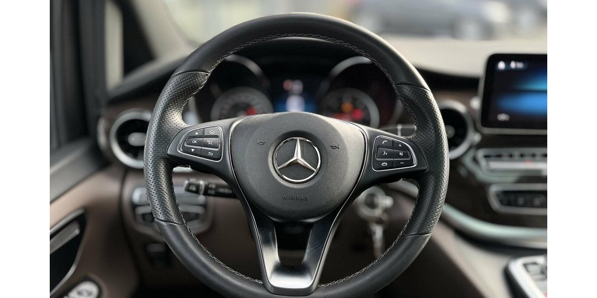 Mercedes-Benz V 300 d lang /4matic/ AMG / 8 Sitze/Pano/ El.tür 55.000 km 59.900 &euro; Mönchengladbach 41066