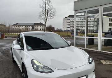 Tesla Model 3 17.984 km 29.899 &euro; Düsseldorf, Stadt 40225