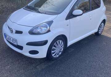 Toyota Aygo 190.000 km 2.400 &euro; haan 42781