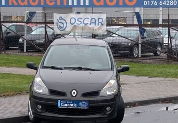 Renault Clio 143.000 km 2.899 &euro; Kempen 47906