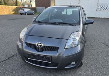 Toyota Yaris 120.000 km 6.890 &euro; Düsseldorf - Bezirk 8 40231