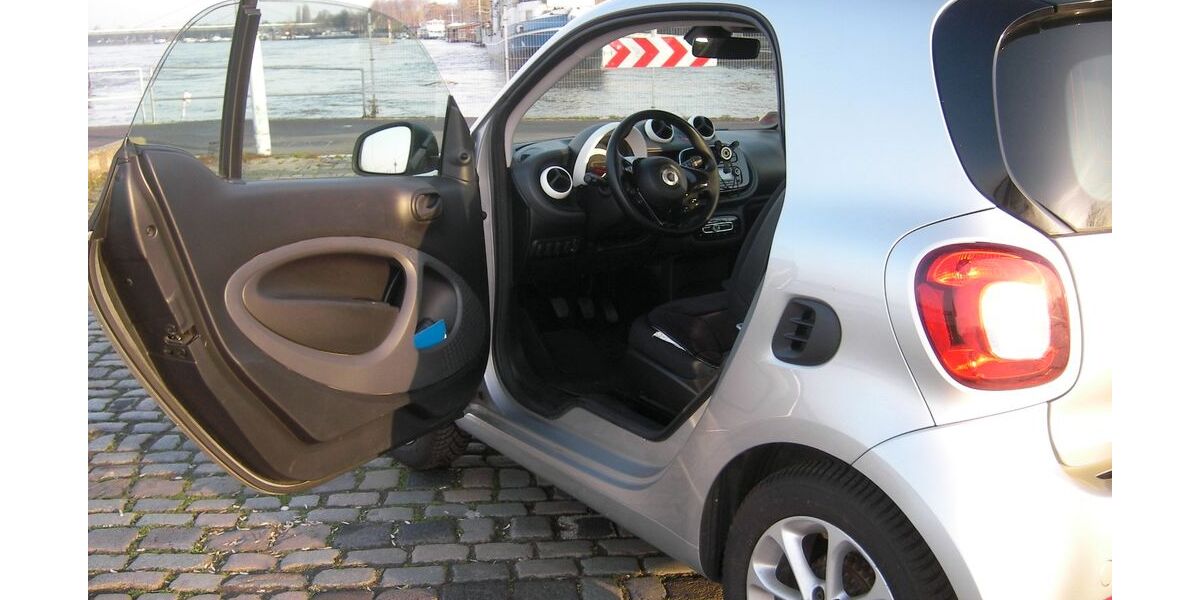 Smart ForTwo 90.500 km 8.600 &euro; Düsseldorf 40229