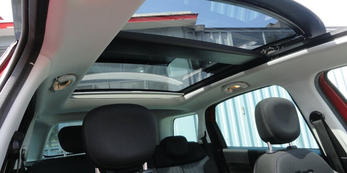 Fiat 500L 1.6D Living Navi+PanoSdach+kamera+Klimatr 158.000 km 8.399 &euro; Neuss 41462