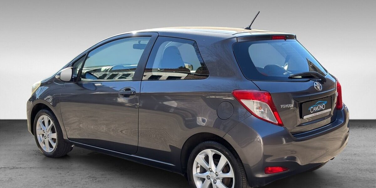 Toyota Yaris 1.0 Basic Radio 91.836 km 2.900 &euro; Wuppertal 42327