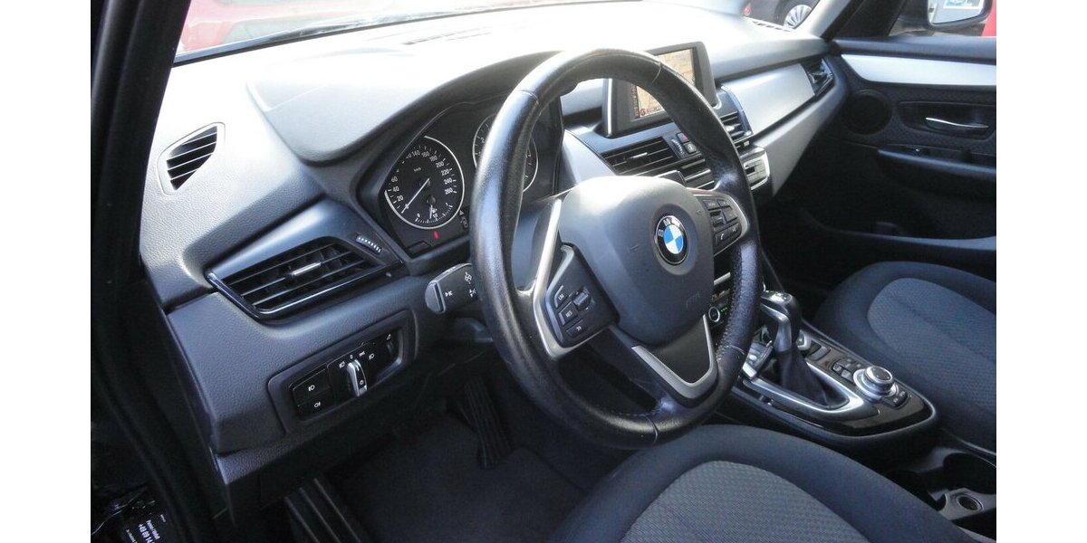 BMW 218 Active Tourer Autom Navi LED Klimatr.PDC SHZ 112.000 km 12.900 &euro; Neuss 41462