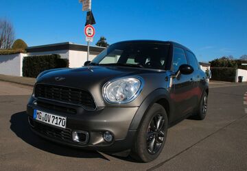 Mini Countryman S (Cooper) 133.000 km 9.400 &euro; Mönchengldbach 41063