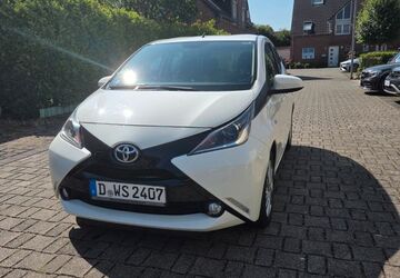Toyota Aygo (X) 81.756 km 7.500 &euro; Meerbusch 40670