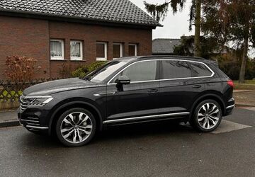 VW Touareg 29.651 km 51.000 &euro; Leverkusen 51371