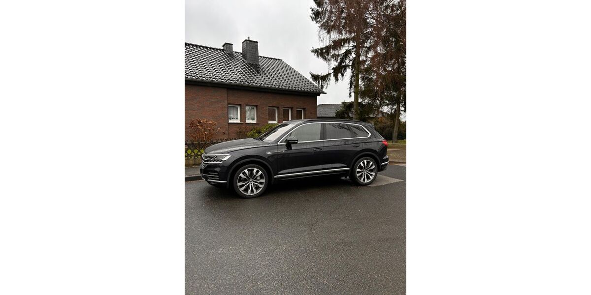 VW Touareg 29.651 km 51.000 &euro; Leverkusen 51371