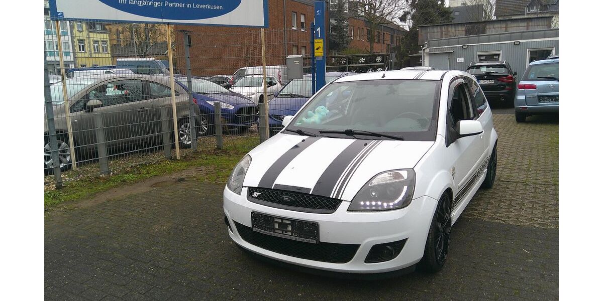 Ford Fiesta 172.720 km 5.950 &euro; Leverkusen 51377