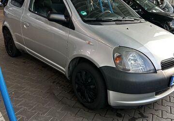 Toyota Yaris 248.000 km 1.250 &euro; Düsseldorf 40599