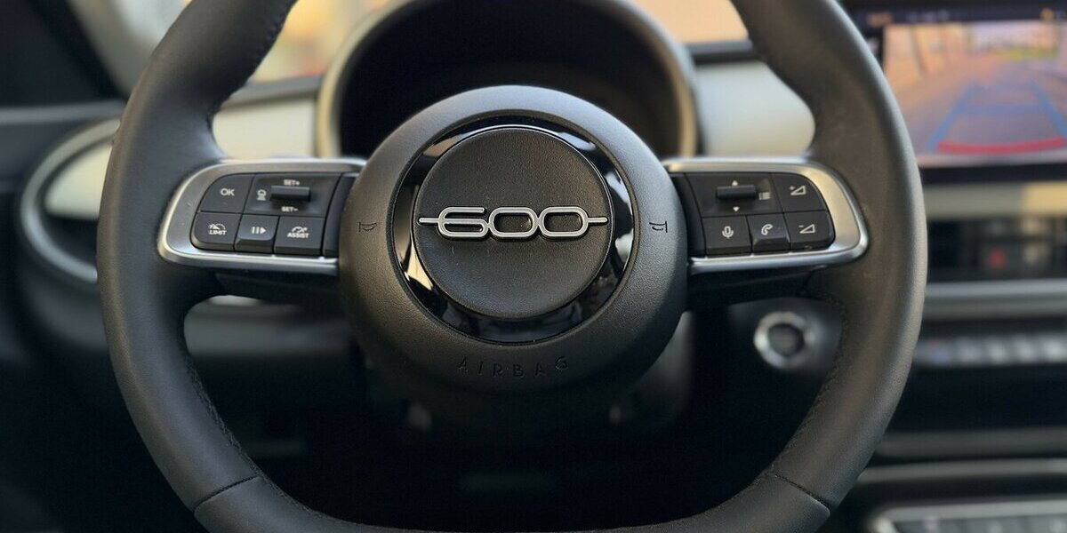 Fiat 600 Hybrid La Prima / KeylessGO / Kamera 26.000 km 18.900 &euro; Mönchengladbach 41066