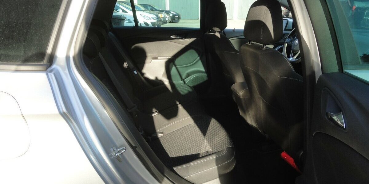 Opel Astra Edition 1,4 Klimatr. SHZ PDC Allwetter Top 90.000 km 8.990 &euro; Neuss 41462