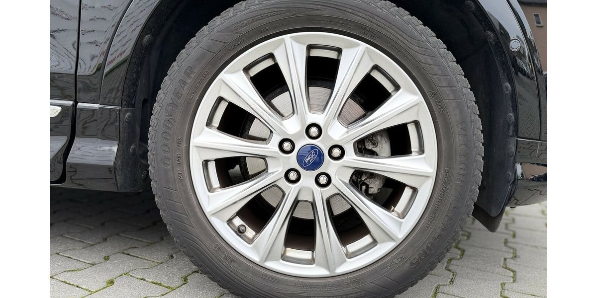 Ford Kuga Vignale / Panorama / Kamera / Keyless GO 34.000 km 22.900 &euro; Mönchengladbach 41066