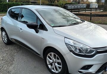 Renault Clio 81.000 km 8.490 &euro; Düsseldorf 40479