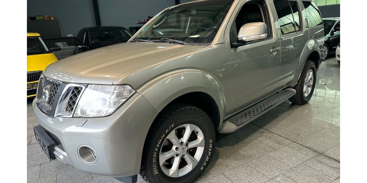 Nissan Pathfinder 146.900 km 15.490 &euro; Duisburg 47059