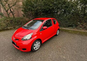 Toyota Aygo (X) 121.600 km 2.750 &euro; Düsseldorf 40476