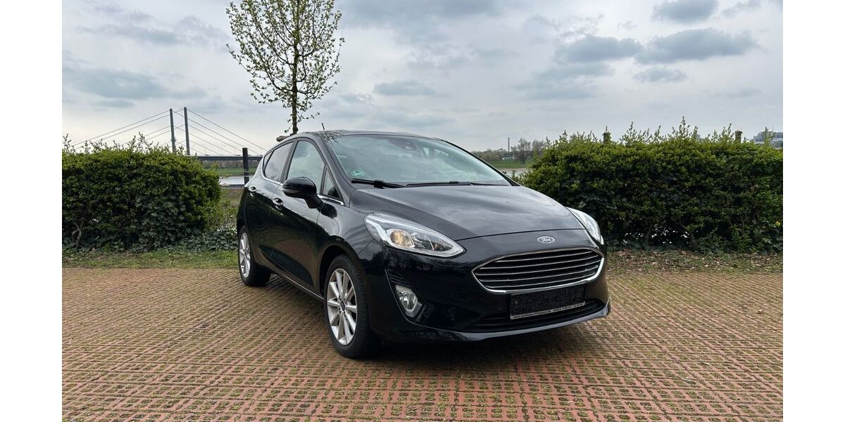 Ford Fiesta 79.300 km 9.900 &euro; Düsseldorf 40476