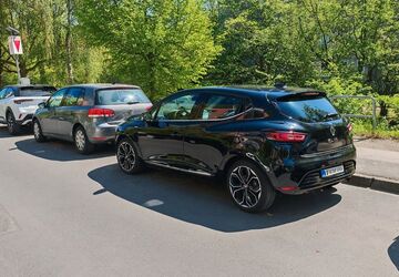 Renault Clio 77.800 km 8.600 &euro; dusseldorf 40223