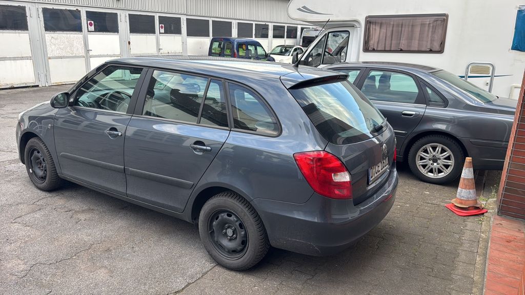 Skoda Fabia 90.200 km 5.650 &euro; Düsseldorf 40595
