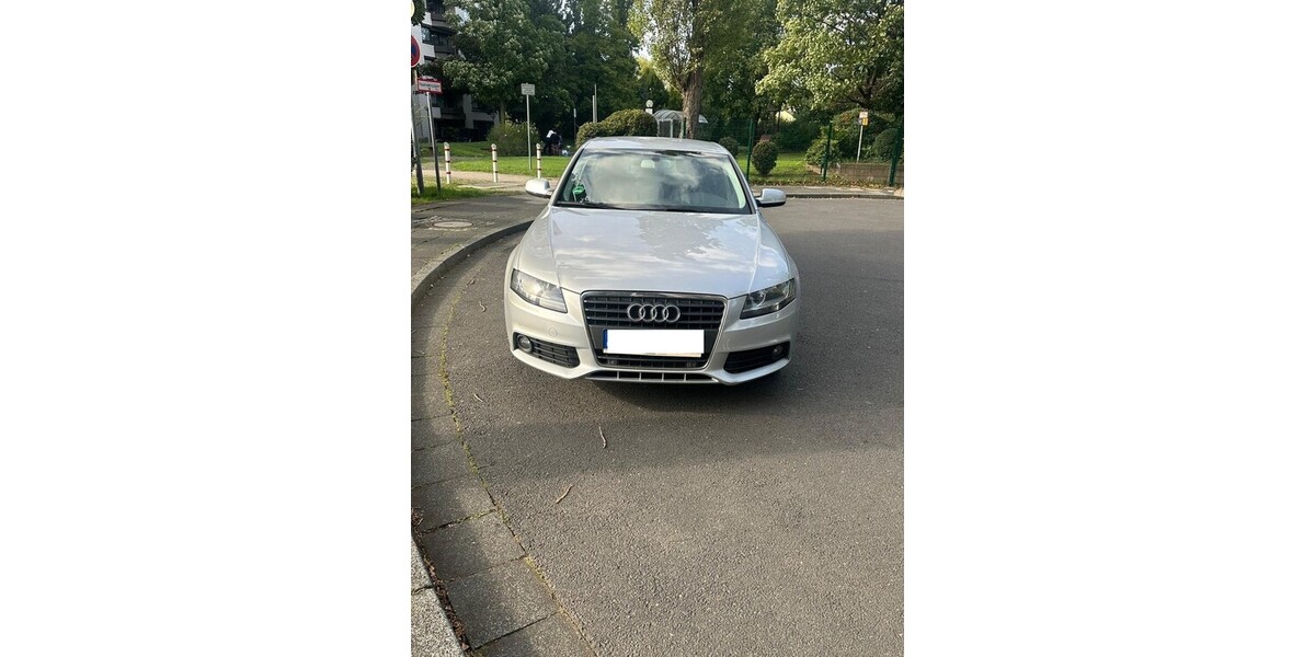 Audi A4 137.484 km 8.350 &euro; Düsseldorf 40213